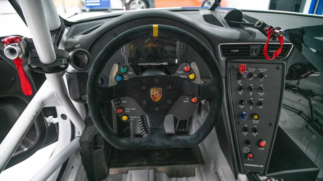 2018 Porsche 991 GT3 - Image 24 of 31