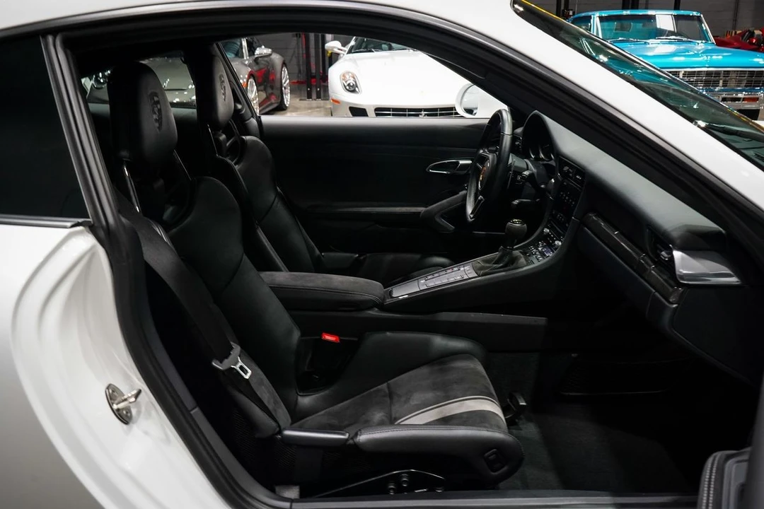 2018 Porsche - Image 30 of 31