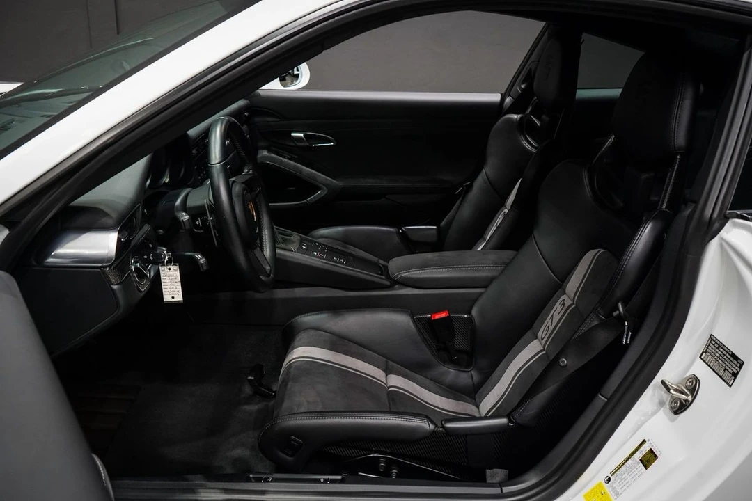2018 Porsche - Image 27 of 31