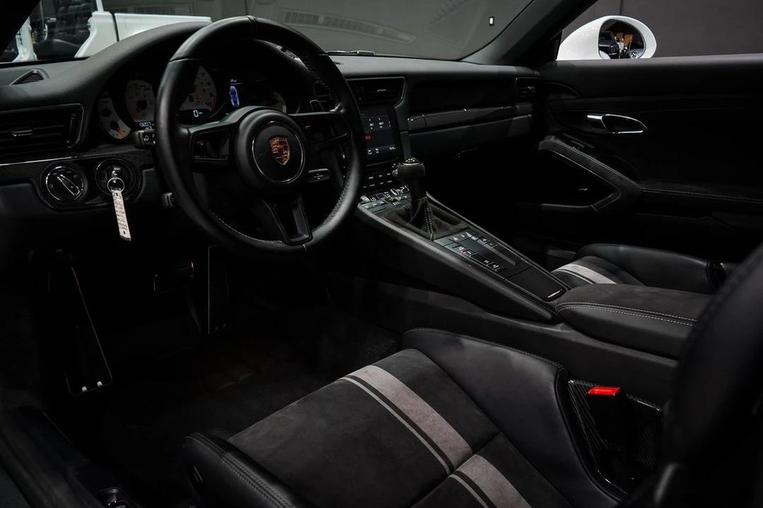 2018 Porsche - Image 26 of 31