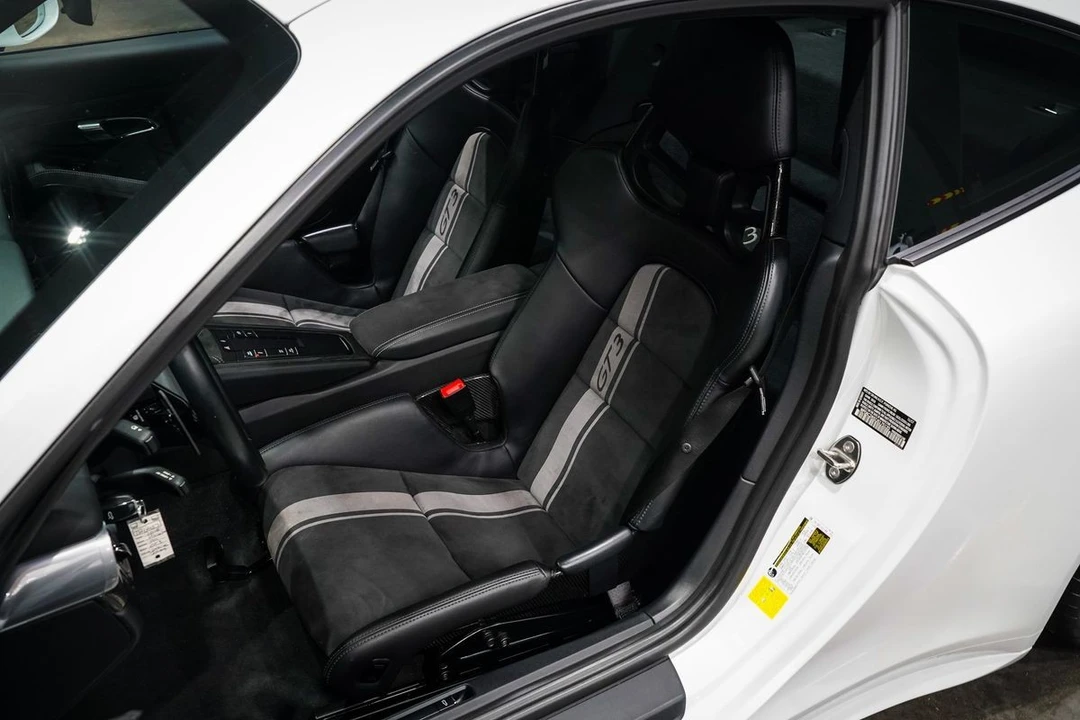 2018 Porsche - Image 28 of 31