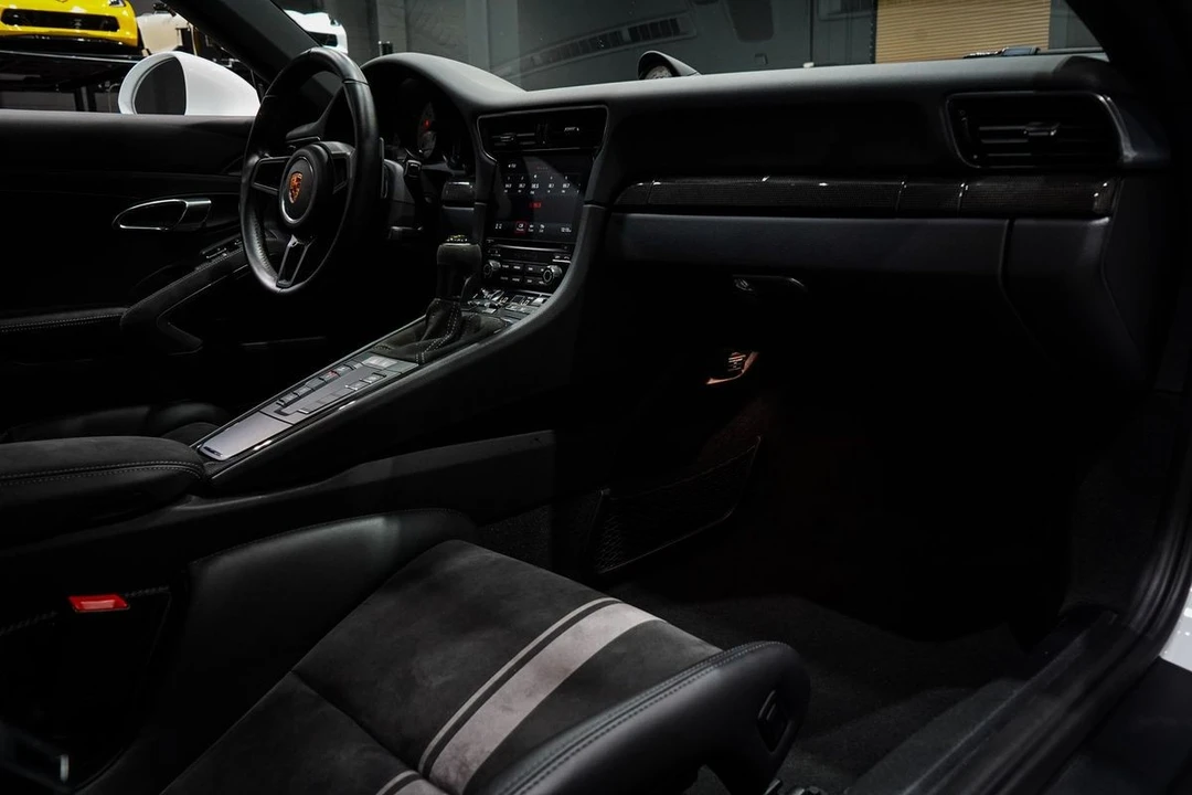 2018 Porsche - Image 29 of 31