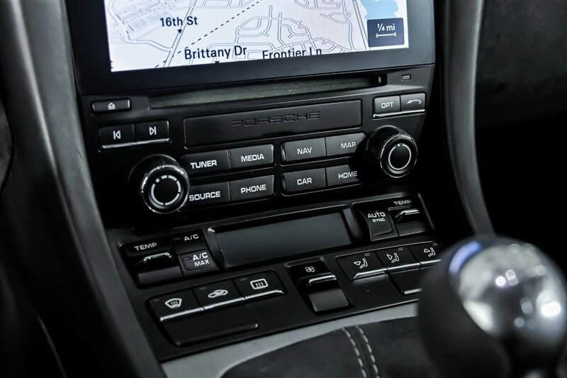 2018 Porsche - Image 26 of 31