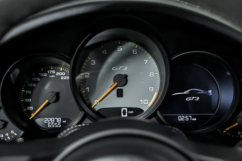 2018 Porsche - Image 18 of 31