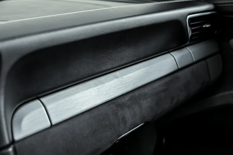 2018 Porsche - Image 29 of 31