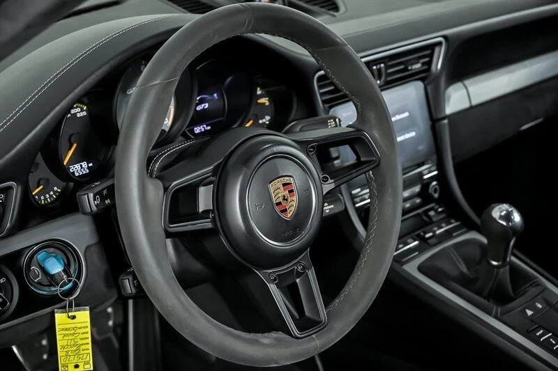 2018 Porsche - Image 17 of 31