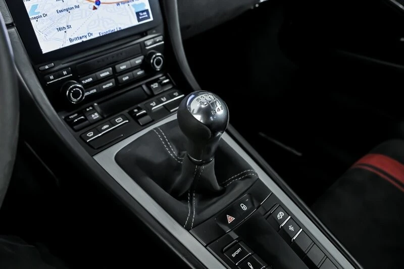 2018 Porsche - Image 27 of 31