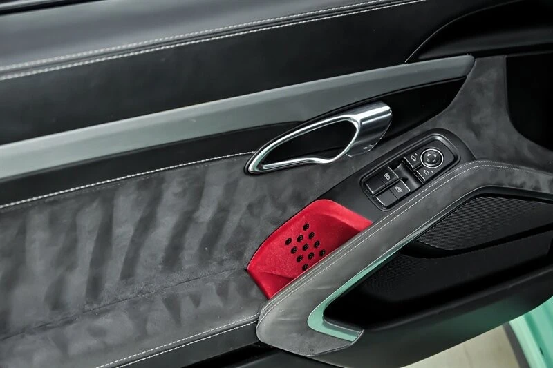 2018 Porsche - Image 13 of 31