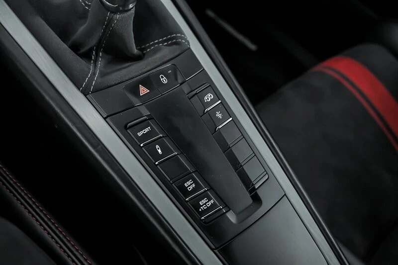 2018 Porsche - Image 28 of 31