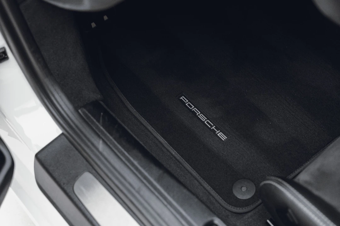 2018 Porsche 911 - Image 29 of 31