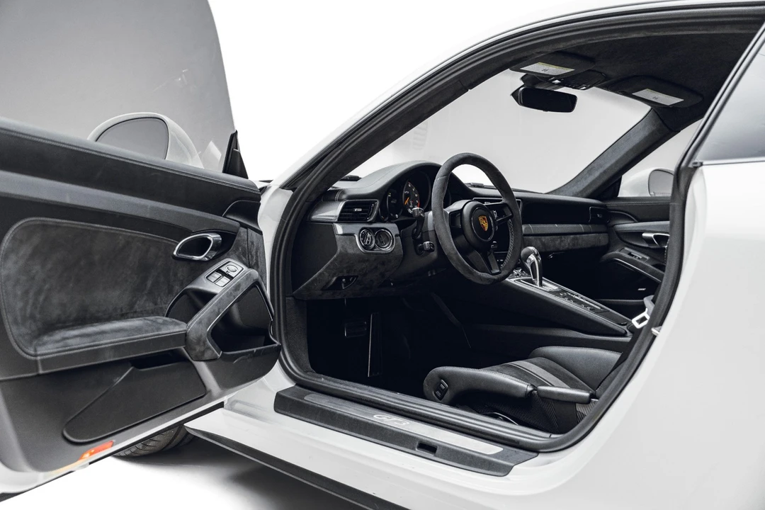 2018 Porsche 911 - Image 25 of 31