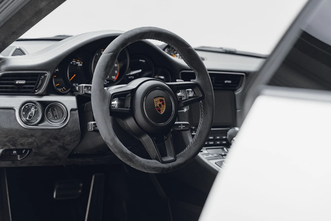 2018 Porsche 911 - Image 26 of 31