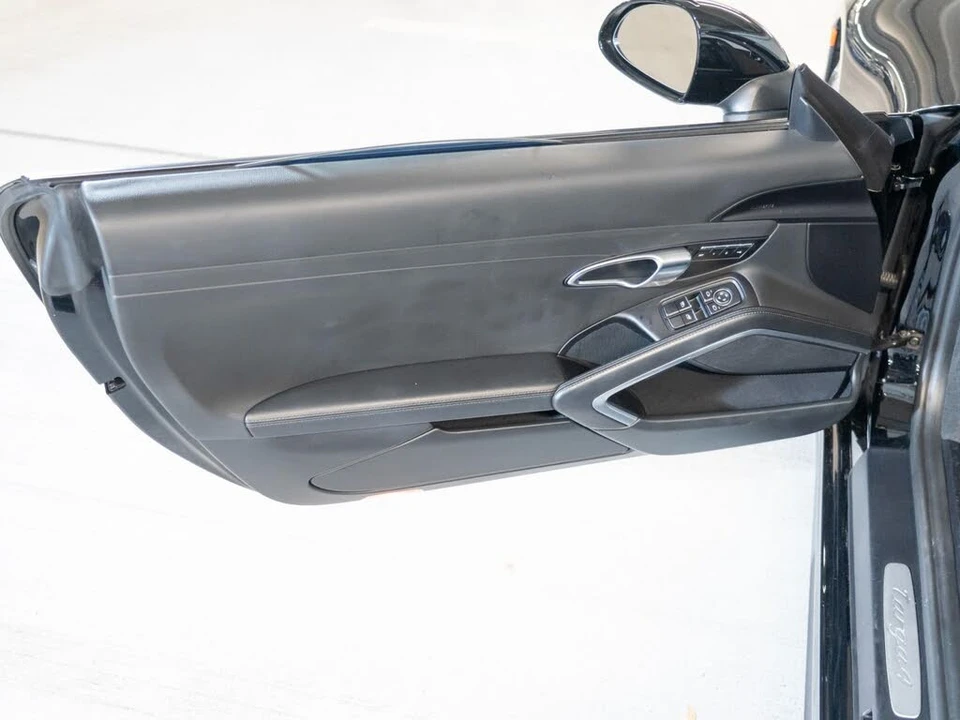 2018 Porsche 991 Targa 4 & 4S - Image 17 of 25