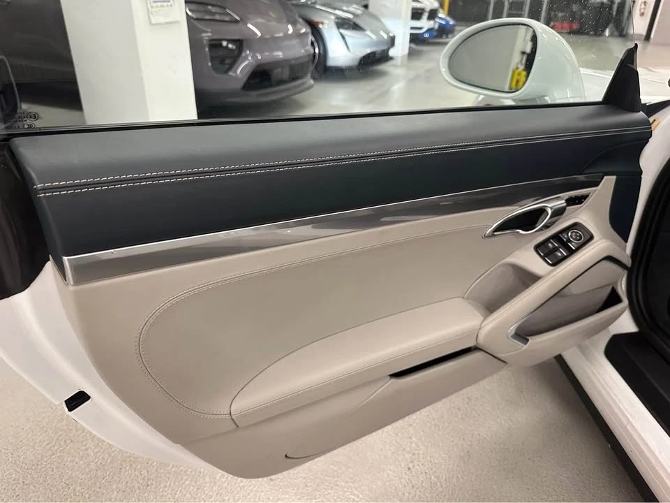 2018 Porsche 991 Targa 4 & 4S - Image 10 of 11