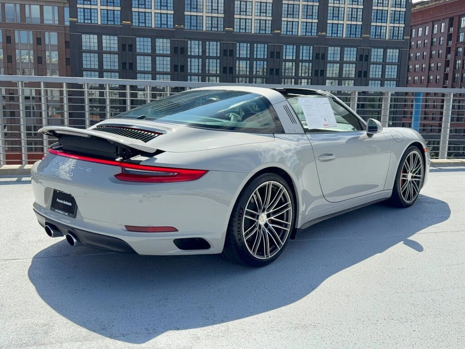2018 Porsche 991 Targa 4 & 4S - Image 9 of 31