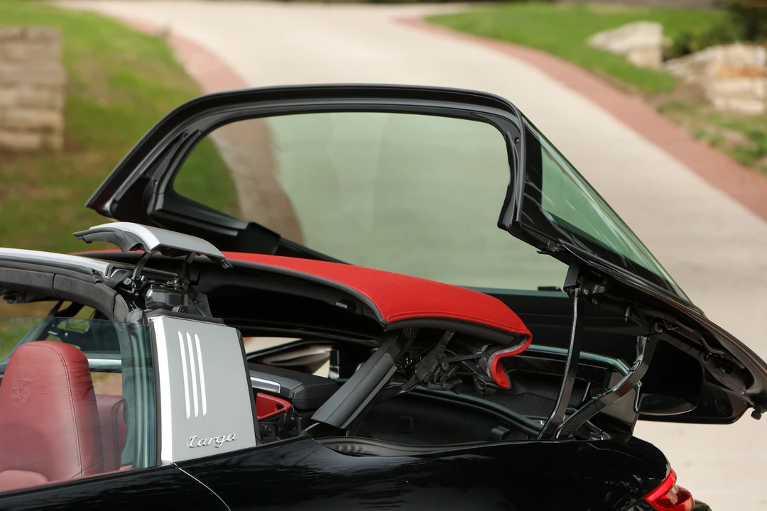 2018 Porsche 991 Targa 4 & 4S - Image 9 of 31