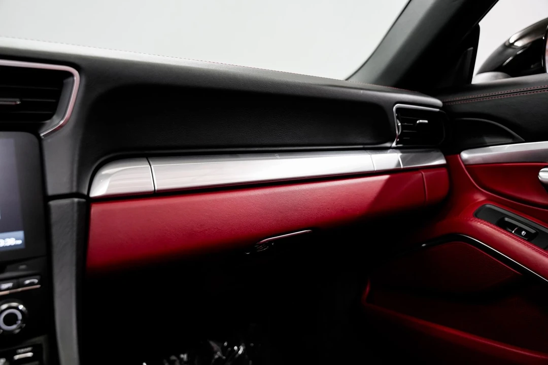 2018 Porsche 991 Targa 4 & 4S - Image 17 of 31