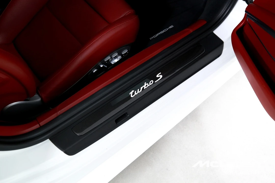 2018 Porsche - Image 24 of 31