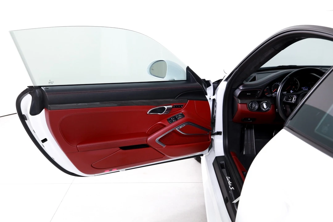 2018 Porsche - Image 10 of 31