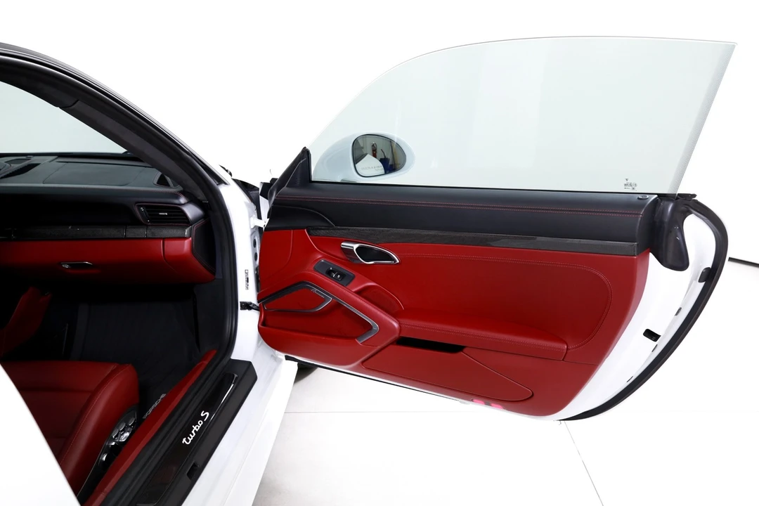 2018 Porsche - Image 19 of 31