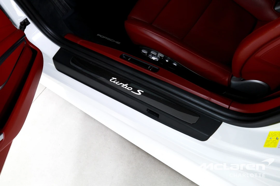 2018 Porsche - Image 17 of 31