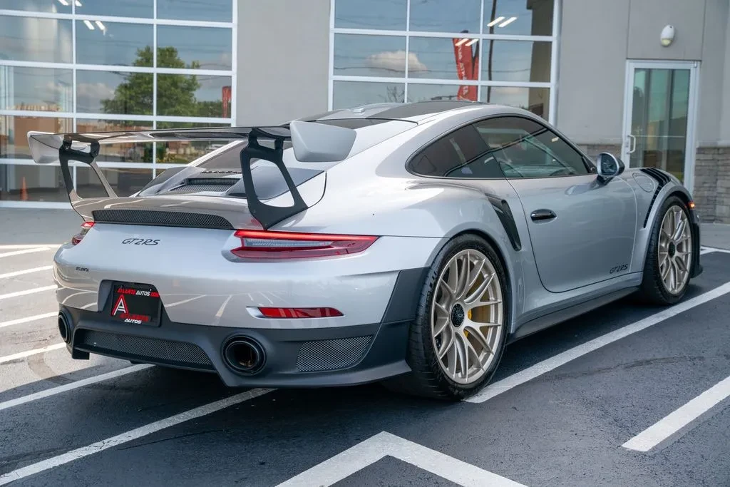 2018 Porsche 911 - Image 16 of 31