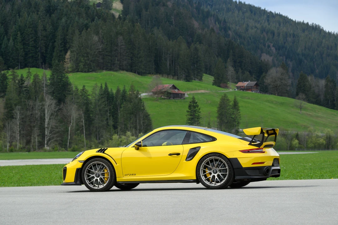 2018 Porsche 991 GT2 RS - Image 10 of 31