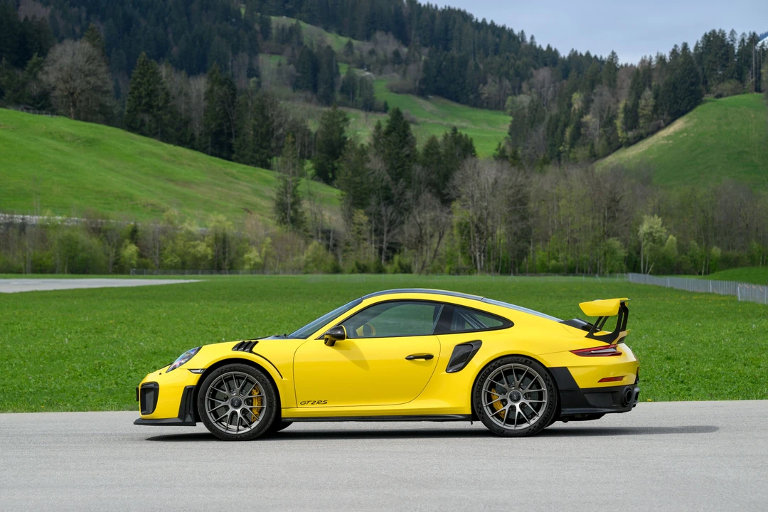 2018 Porsche 991 GT2 RS - Image 13 of 31