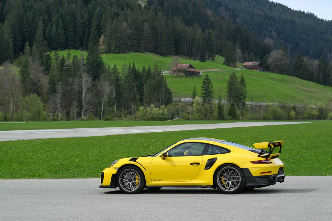 2018 Porsche 991 GT2 RS - Image 11 of 31