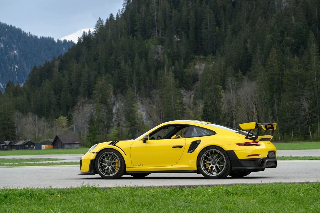 2018 Porsche 991 GT2 RS - Image 9 of 31