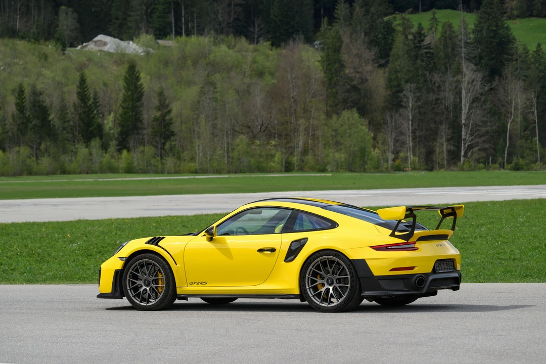 2018 Porsche 991 GT2 RS - Image 8 of 31
