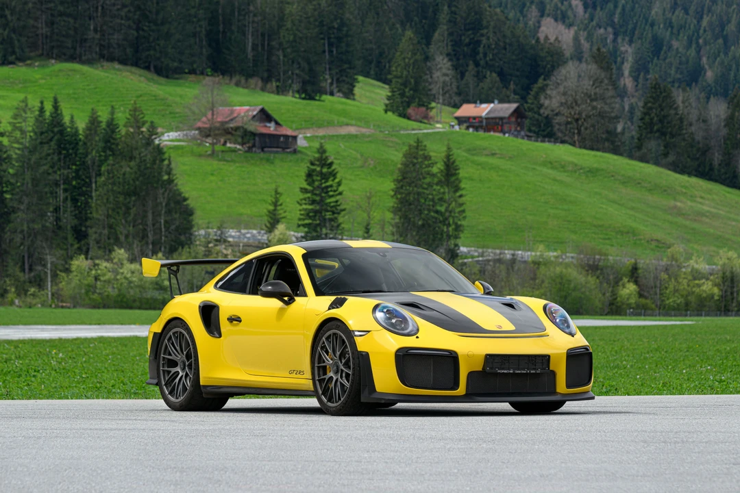 2018 Porsche 991 GT2 RS - Image 2 of 31