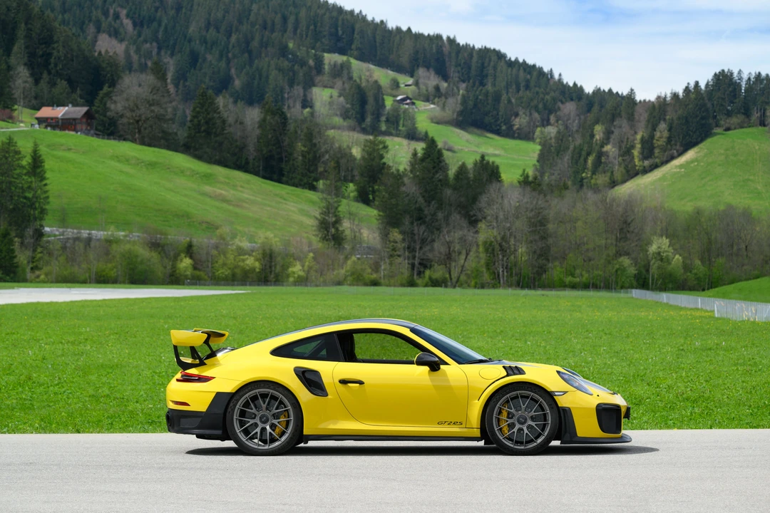2018 Porsche 991 GT2 RS - Image 12 of 31