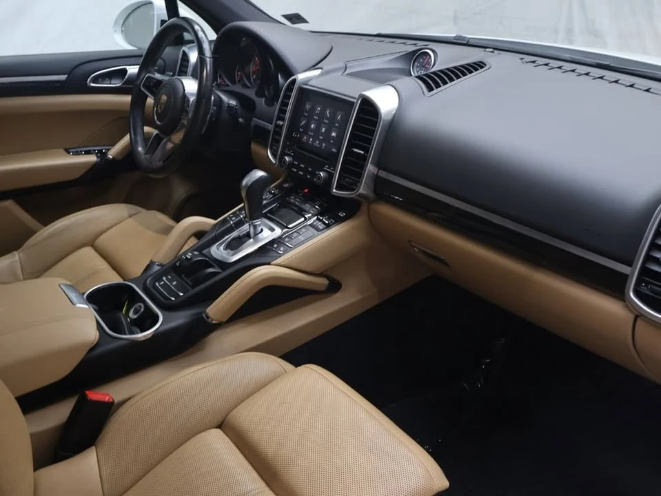 2018 Porsche 958 Cayenne - Image 9 of 20