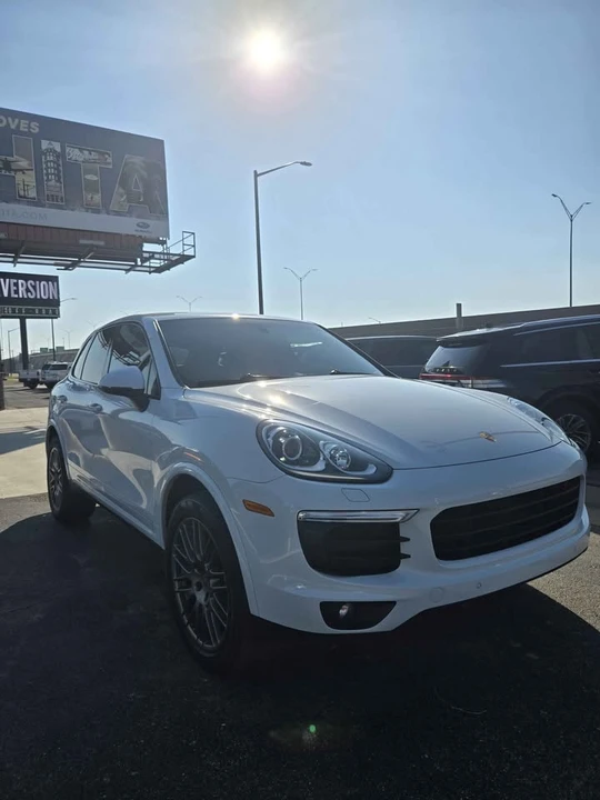 2018 Porsche 958 Cayenne - Image 2 of 15