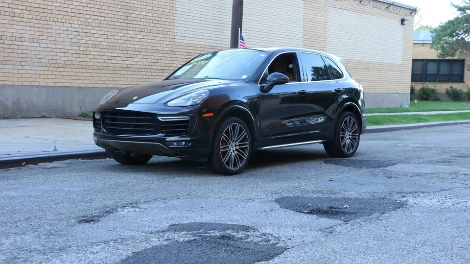 2018 Porsche 958 Cayenne - Image 2 of 11