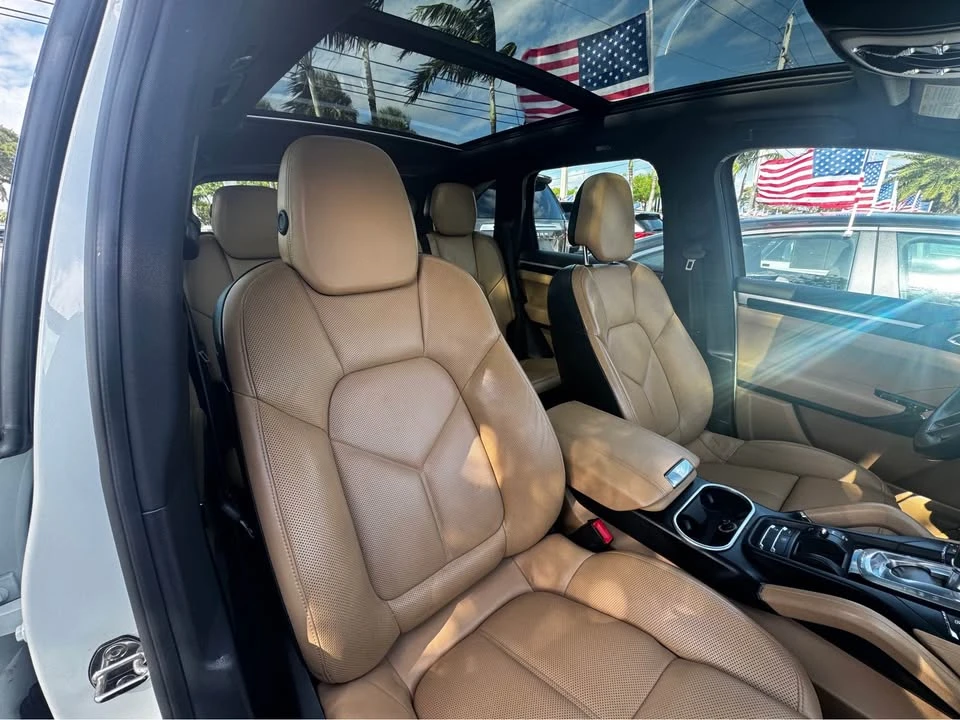 2018 Porsche 958 Cayenne - Image 9 of 12