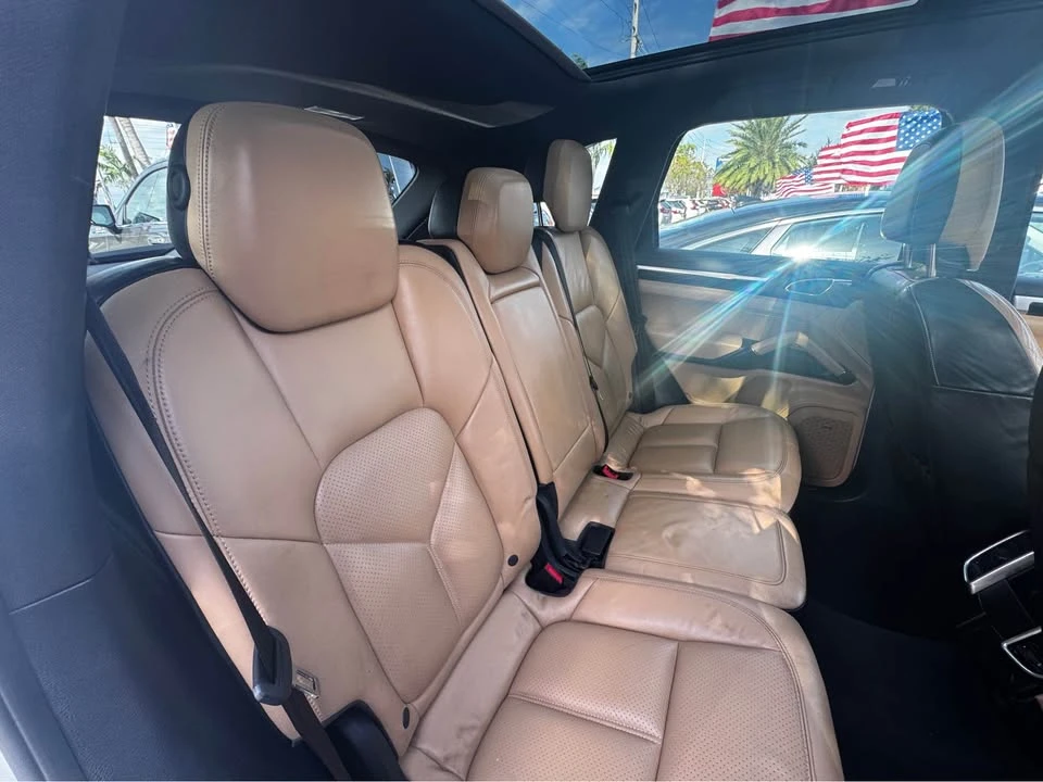 2018 Porsche 958 Cayenne - Image 8 of 12