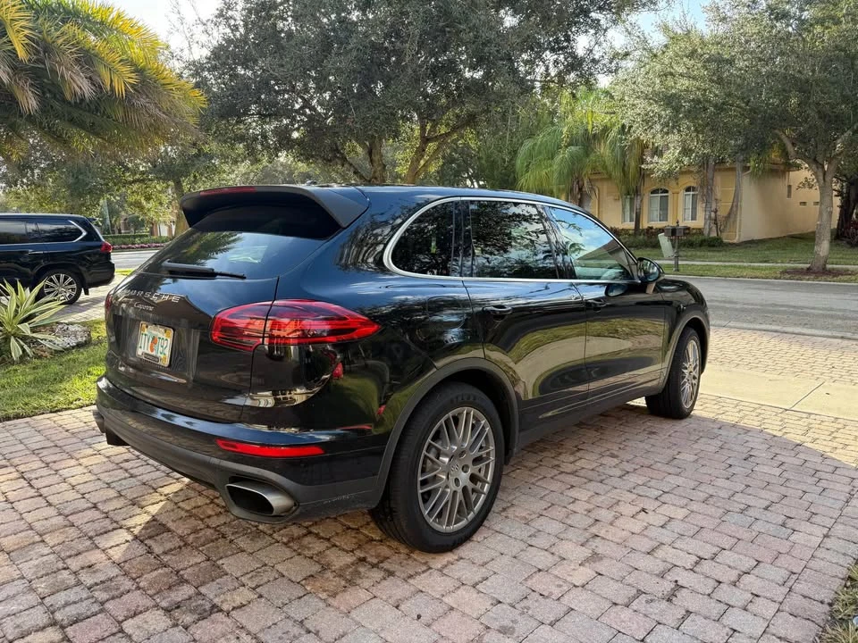 2018 Porsche 958 Cayenne - Image 2 of 11