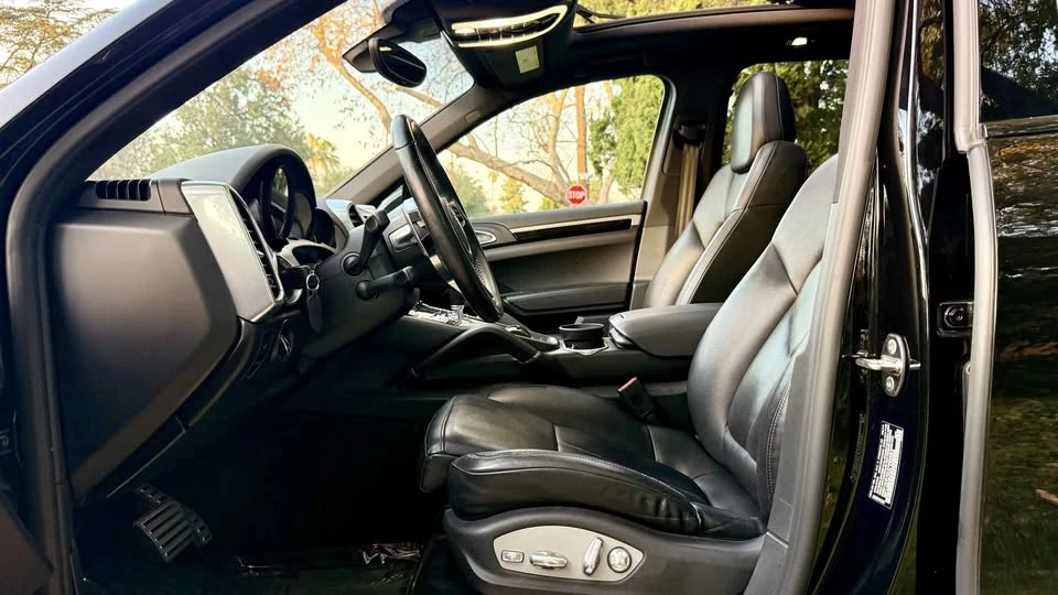 2018 Porsche 958 Cayenne S - Image 13 of 20