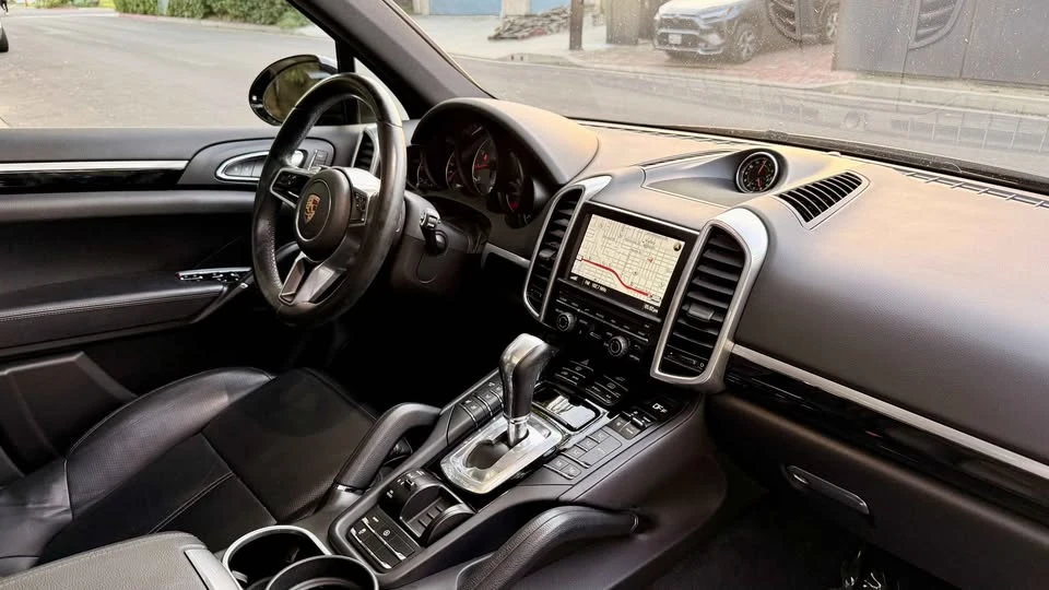 2018 Porsche 958 Cayenne S - Image 6 of 20