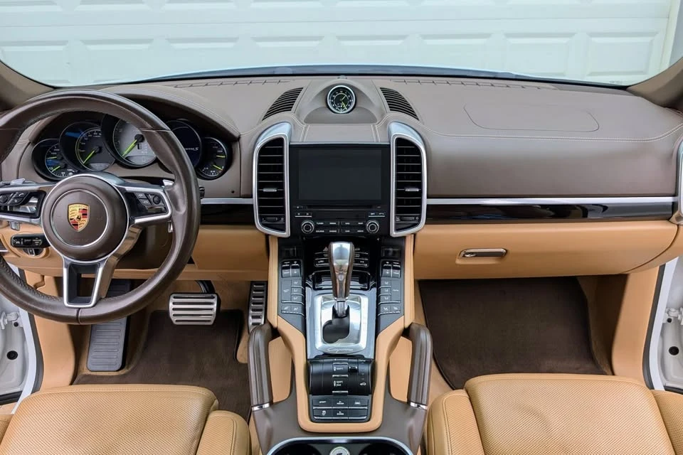 2018 Porsche 958 Cayenne S - Image 8 of 17