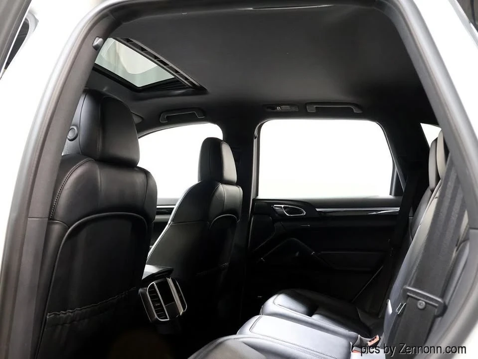 2018 Porsche 958 Cayenne - Image 13 of 19