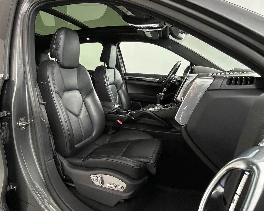 2018 Porsche 958 Cayenne - Image 9 of 13