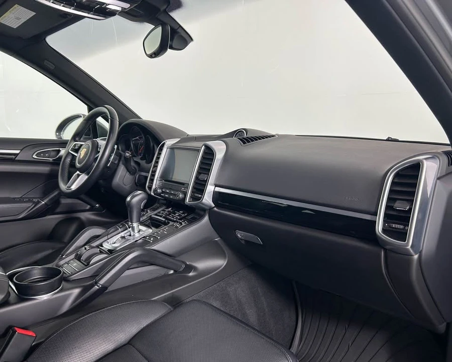 2018 Porsche 958 Cayenne - Image 8 of 13