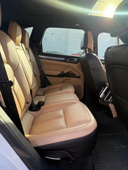 2018 Porsche 958 Cayenne - Image 7 of 14