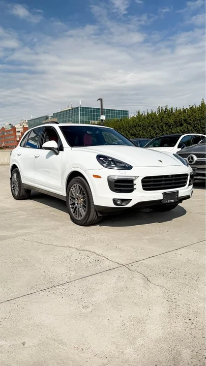 2018 Porsche 958 Cayenne - Image 2 of 17