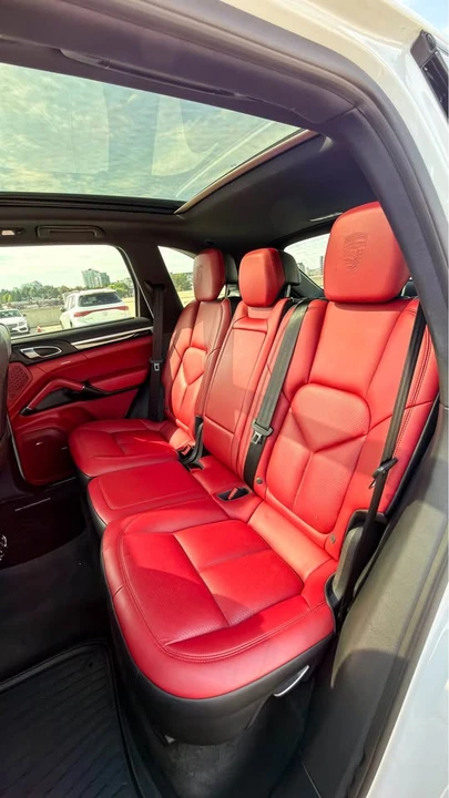 2018 Porsche 958 Cayenne - Image 14 of 17