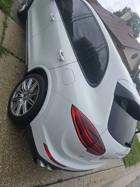 2018 Porsche 958 Cayenne - Image 2 of 9