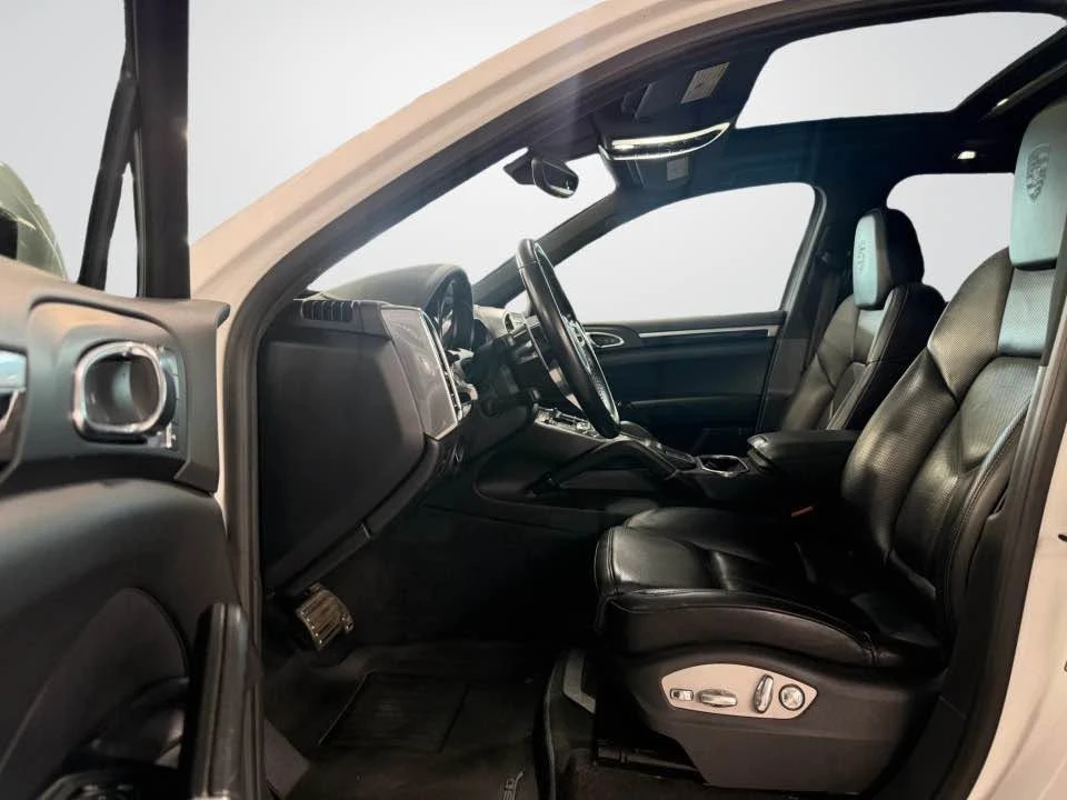2018 Porsche 958 Cayenne - Image 9 of 19